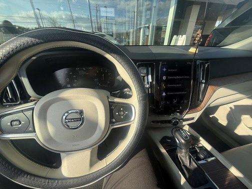 2021 Volvo XC60 T5 Momentum