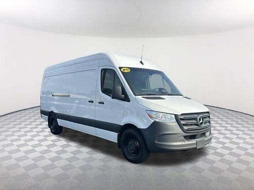 Arctic White 2025 Mercedes-Benz Sprinter 2500 170 WB