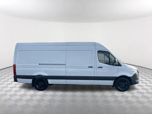 Arctic White 2025 Mercedes-Benz Sprinter 2500 170 WB