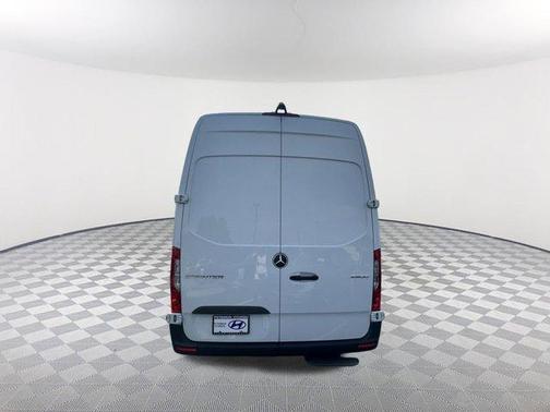 Arctic White 2025 Mercedes-Benz Sprinter 2500 170 WB