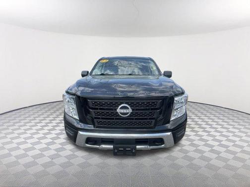 2023 Nissan Titan SV