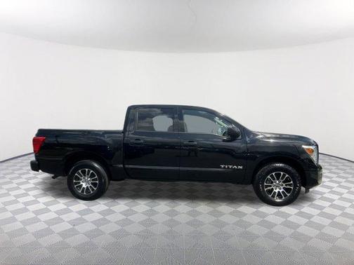 2023 Nissan Titan SV