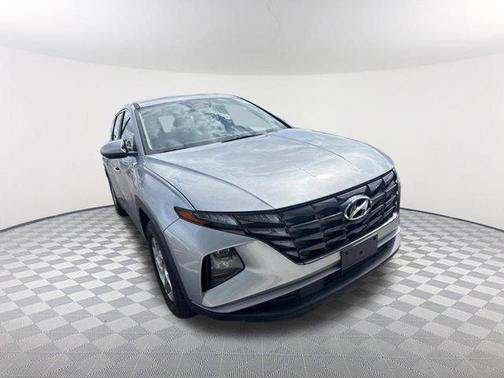Shimmering Silver 2024 Hyundai TUCSON SE