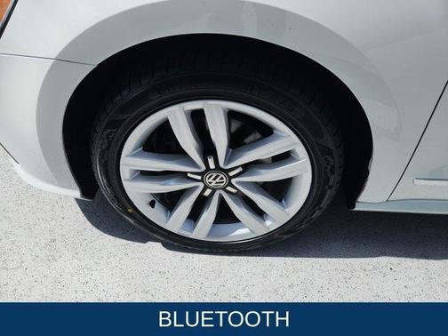 2017 Volkswagen Passat 1.8T SE w/Technology