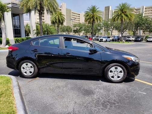 Photo 5 of 28 of 2017 Kia Forte LX