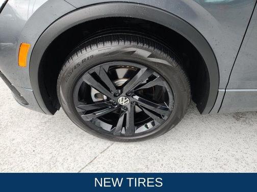 2024 Volkswagen Tiguan 2.0T SE R-Line Black
