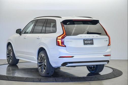 2026 Volvo XC90 B6 Ultra Dark Theme 6-Seater