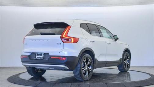 2025 Volvo XC40 B5 Core Bright Theme