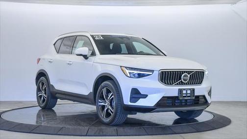 2025 Volvo XC40 B5 Core Bright Theme