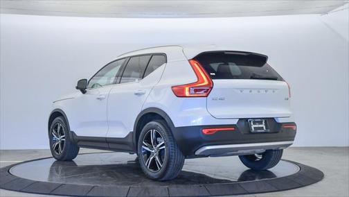 2025 Volvo XC40 B5 Core Bright Theme