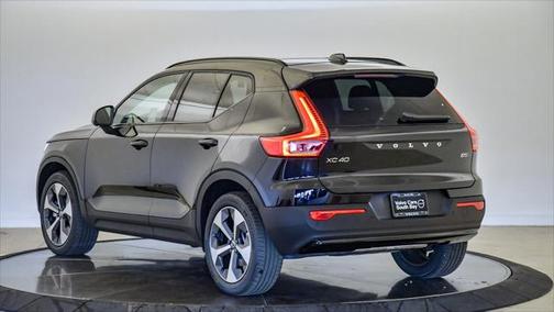 2025 Volvo XC40 B5 Plus Dark Theme