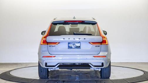 2026 Volvo XC60 B5 Ultra Black Edition