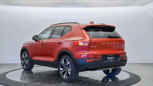 2025 Volvo XC40 B5 Ultra Dark Theme