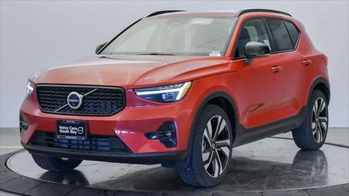2025 Volvo XC40 B5 Ultra Dark Theme