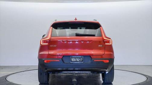 2025 Volvo XC40 B5 Ultra Dark Theme