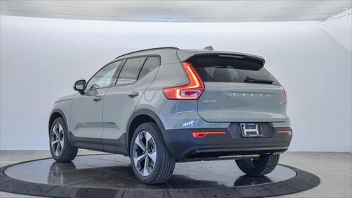 2025 Volvo XC40 B5 Plus Dark Theme