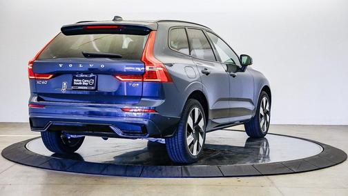 2025 Volvo XC60 Plug-In Hybrid T8 Plus