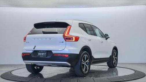 2025 Volvo XC40 B5 Core Bright Theme