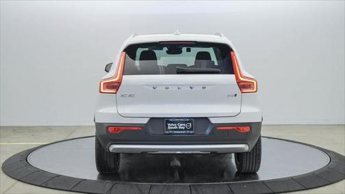 2025 Volvo XC40 B5 Core Bright Theme