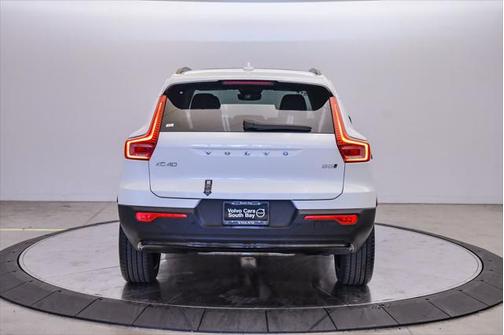 2025 Volvo XC40 B5 Plus Dark Theme