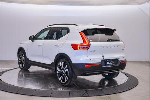 2025 Volvo XC40 B5 Plus Dark Theme