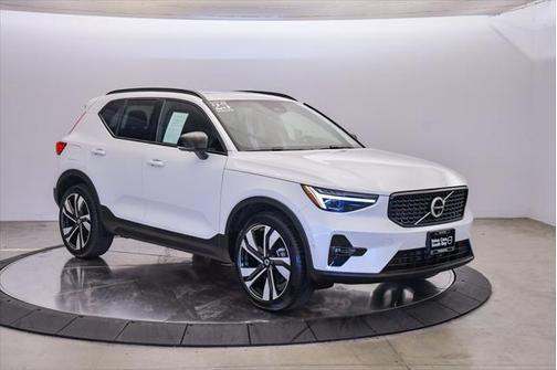 2025 Volvo XC40 B5 Plus Dark Theme