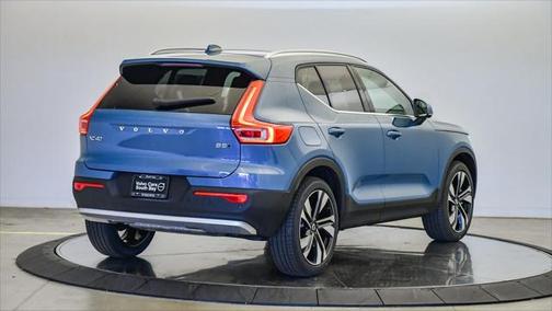2025 Volvo XC40 B5 Ultra Bright Theme
