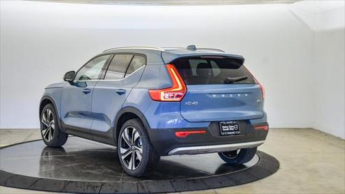 2025 Volvo XC40 B5 Ultra Bright Theme