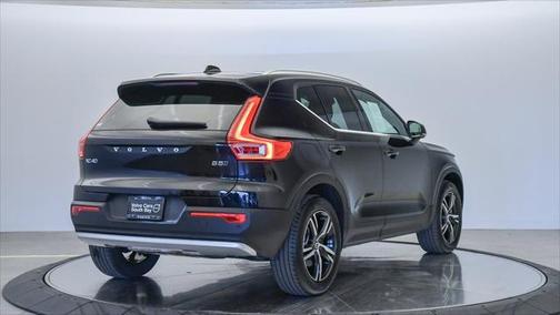 2025 Volvo XC40 B5 Core Bright Theme