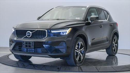 2025 Volvo XC40 B5 Core Bright Theme