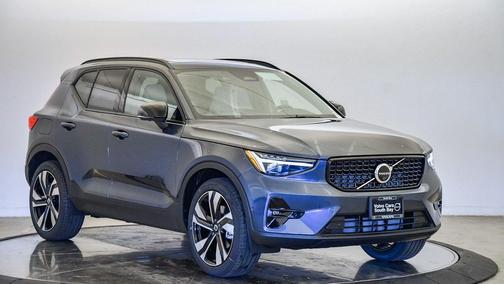 2026 Volvo XC40 B5 Ultra