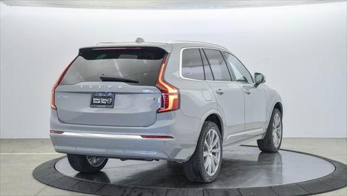 2025 Volvo XC90 B5 Plus 6-Seater