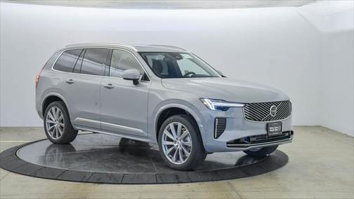2025 Volvo XC90 B5 Plus 6-Seater