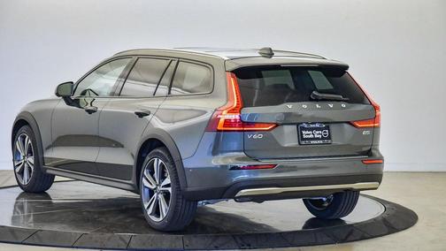 2026 Volvo V60 Cross Country B5 Plus