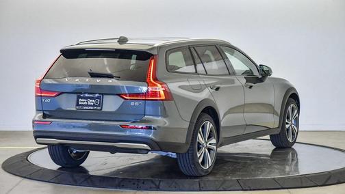 2026 Volvo V60 Cross Country B5 Plus