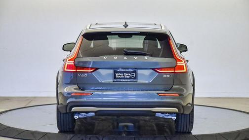 2026 Volvo V60 Cross Country B5 Plus