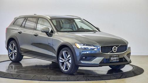 2026 Volvo V60 Cross Country B5 Plus