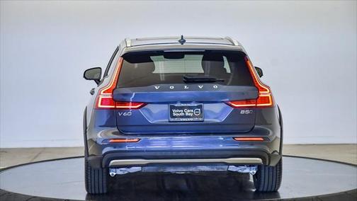 2023 Volvo V60 Cross Country B5 Plus