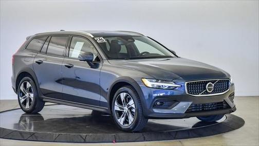 2023 Volvo V60 Cross Country B5 Plus