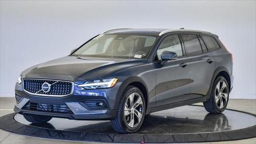 2023 Volvo V60 Cross Country B5 Plus