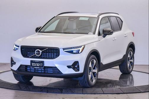 2026 Volvo XC40 B5 Plus