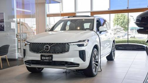 2025 Volvo XC90 B5 Plus 7-Seater