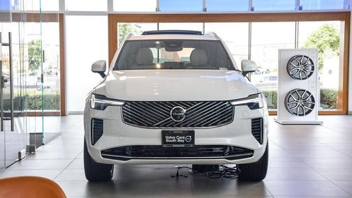 2025 Volvo XC90 B5 Plus 7-Seater