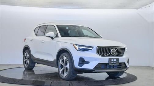 2025 Volvo XC40 B5 Plus Bright Theme