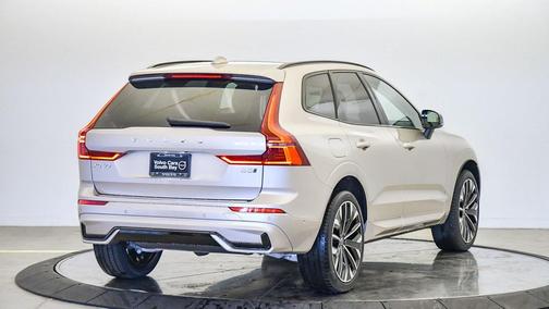 2026 Volvo XC60 B5 Ultra