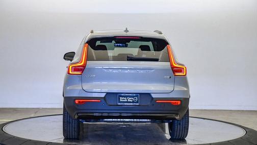 2026 Volvo XC40 B5 Ultra
