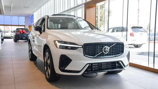 2025 Volvo XC60 Plug-In Hybrid T8 Plus