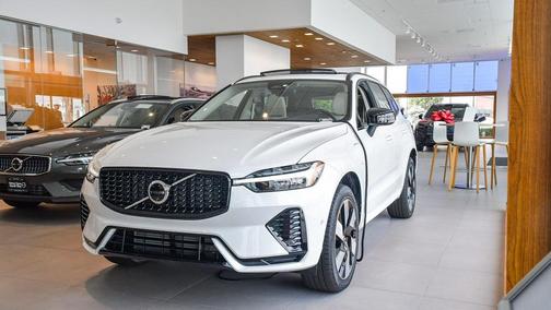 2025 Volvo XC60 Plug-In Hybrid T8 Plus