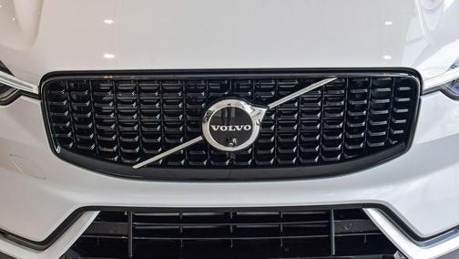 2025 Volvo XC60 Plug-In Hybrid T8 Plus