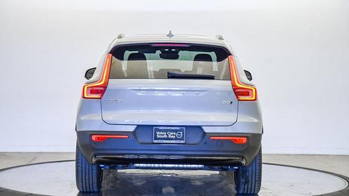 2026 Volvo XC40 B5 Plus